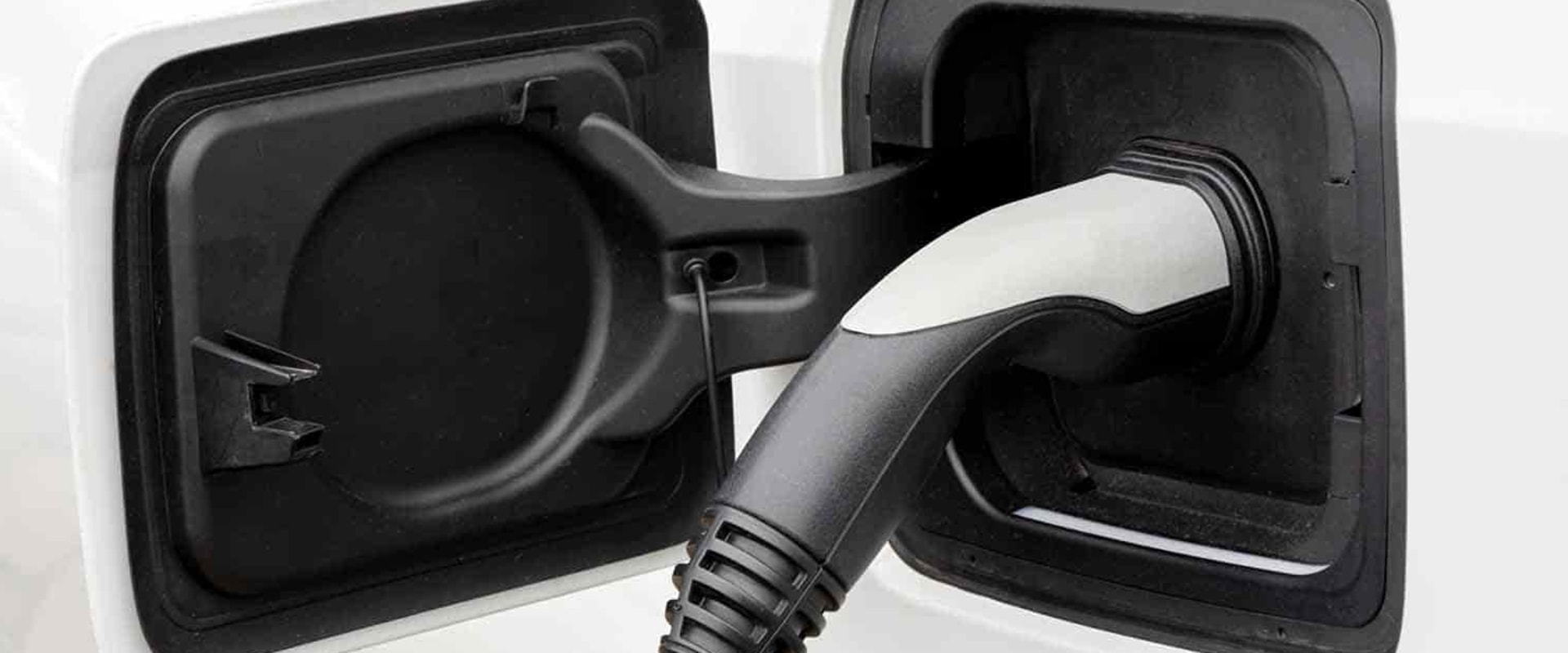 How Far Can an Electric Car Go on a Full Battery?